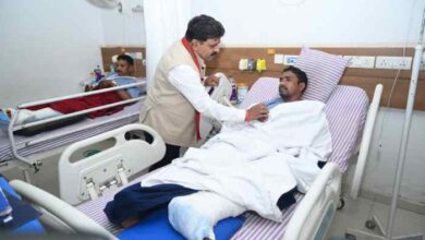 रायपुर: उपमुख्यमंत्री विजय शर्मा ने आईईडी ब्लास्ट में घायल जवानों से अस्पताल में की मुलाकात