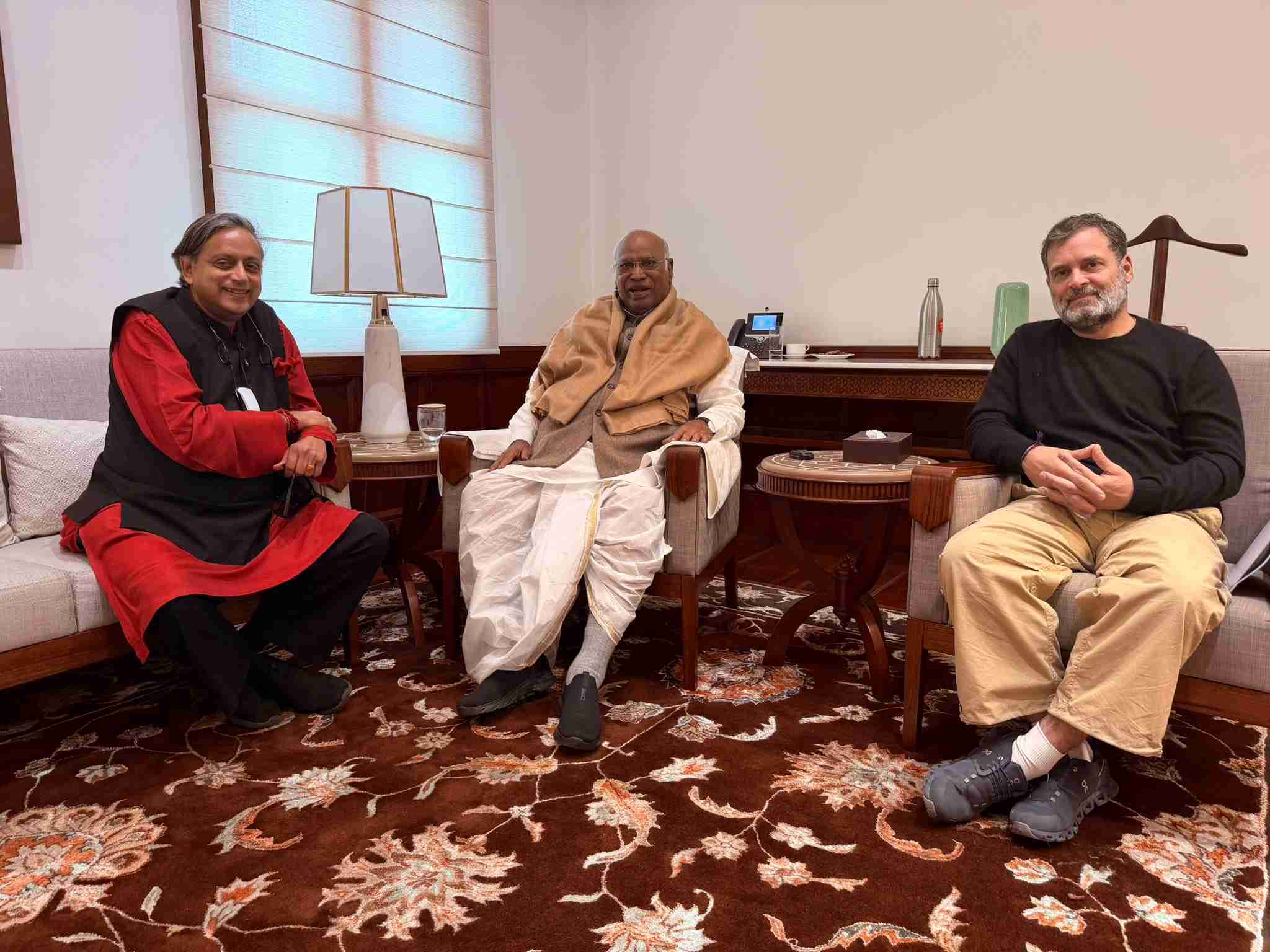 राहुल गांधी सांप्रदायिकता के खिलाफ ‘सशक्त आवाज’ हैं: कांग्रेस सांसद शशि थरूर