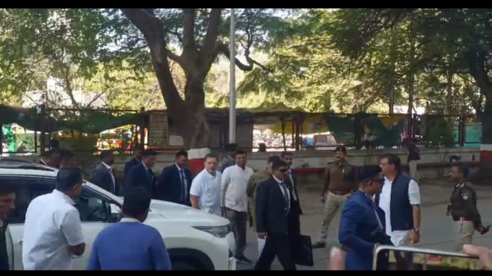 भागीरथपुरा पहुंचकर अव्यान के परिवार से मिले राहुल गांधी, पीड़ितों से की चर्चा