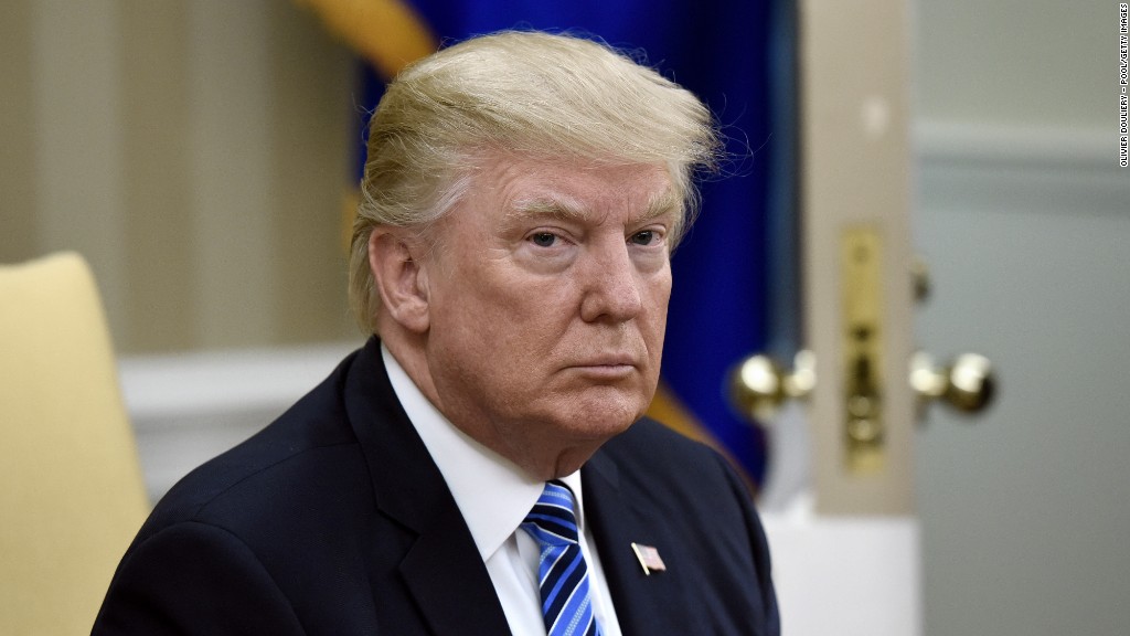 US Tariffs: अमेरिका में विदेशी दवाओं पर अब लग सकता है 100% तक टैरिफ, ट्रंप ने कार्यकारी आदेश पर किया हस्ताक्षर