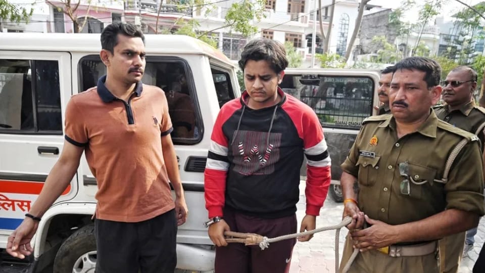 डॉक्टर नहीं बनना चाहता था अक्षत, नीले ड्रम वाले कातिल बेटे का ये बिजनेस करने का था प्लान, पिता थे नाखुश