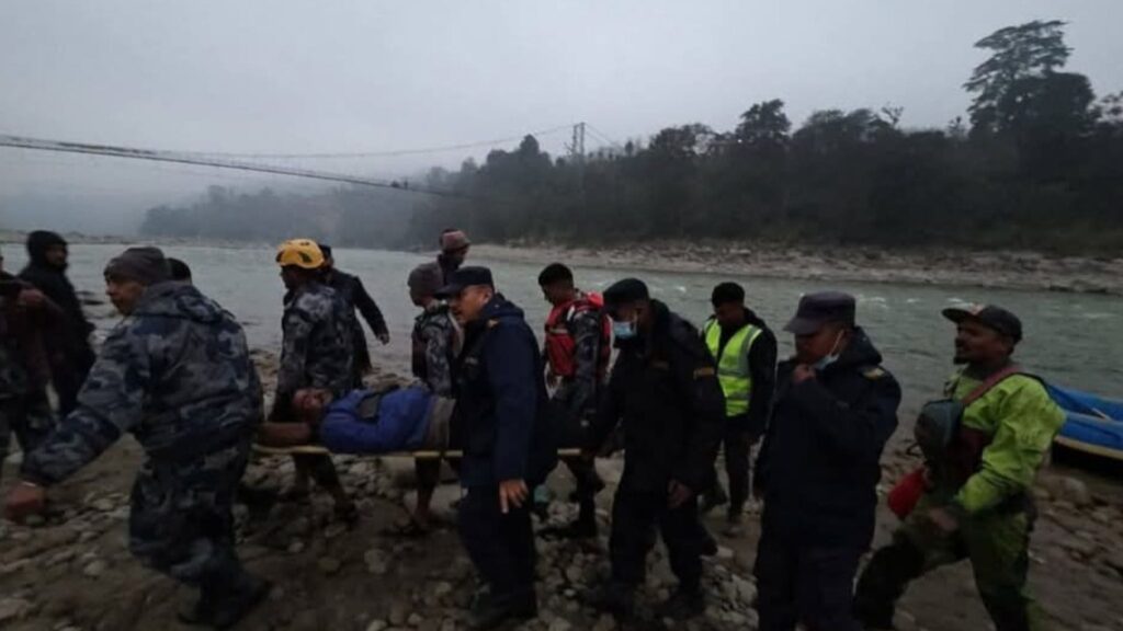 नेपाल में यात्री बस के नदी में गिरने से 18 लोगों की मौत, कई घायल; विदेशी पर्यटक भी थे सवार