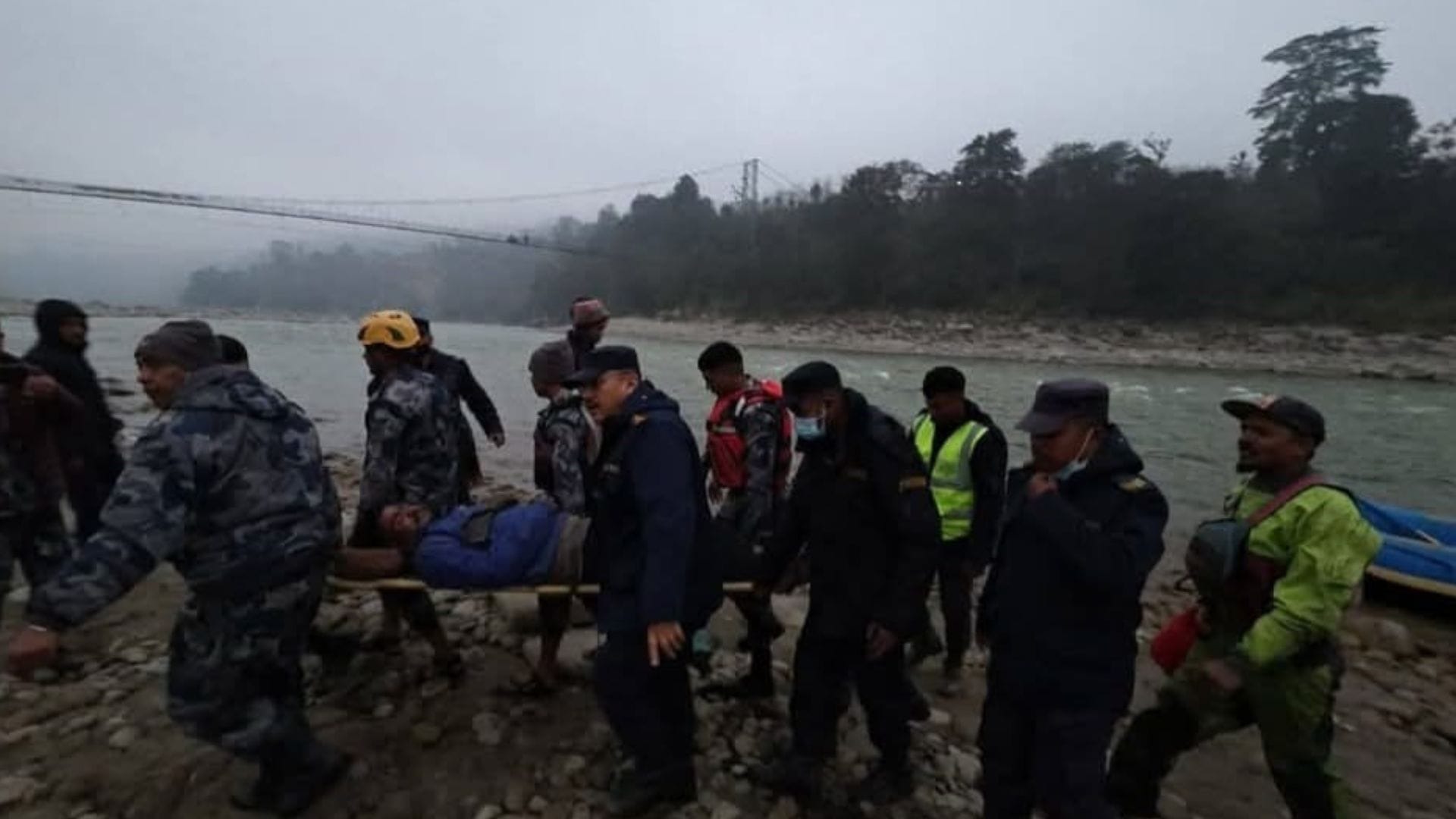 नेपाल में यात्री बस के नदी में गिरने से 18 लोगों की मौत, कई घायल; विदेशी पर्यटक भी थे सवार