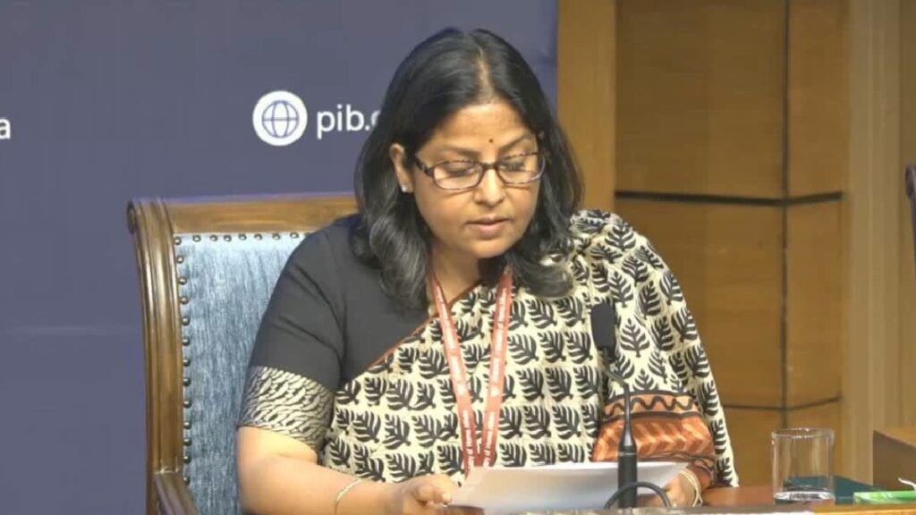 'देश में पेट्रोल-डीजल व एलपीजी की कोई कमी नहीं', पश्चिम एशिया संकट गहराने के बाद सरकार का बयान