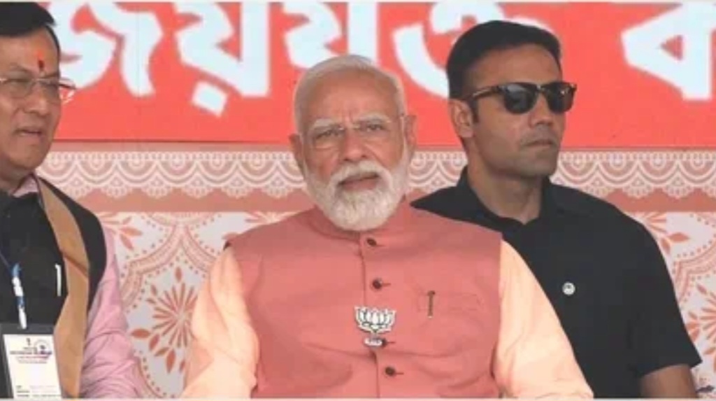 कांग्रेस पर बरसे पीएम, कहा- चाय के साथ चिप भी बनेगी असम की पहचान, संसाधनों की कोई कमी नहीं