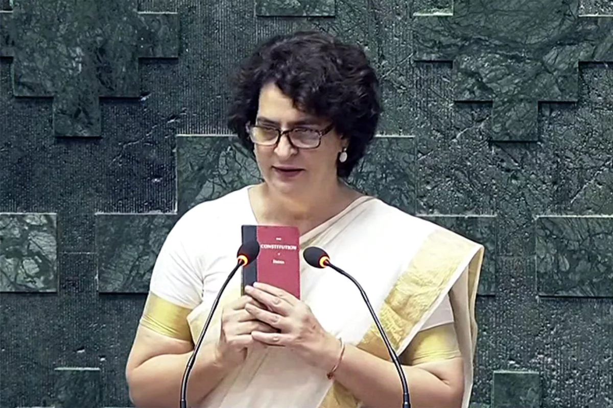‘महिलाओं का मसीहा बनना आसान नहीं’, प्रियंका का तंज- लोकतंत्र को नुकसान पहुंचाने की साजिश रच रही थी सरकार