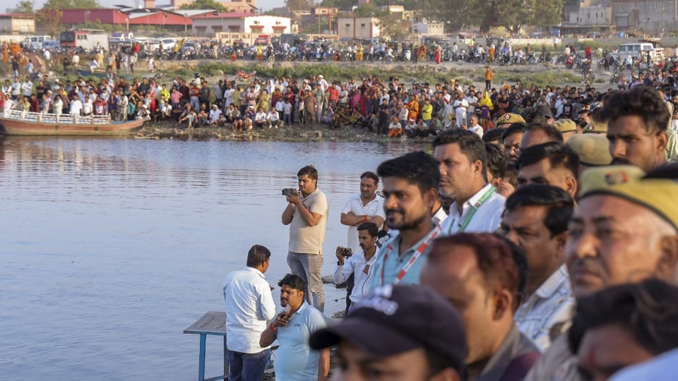 मथुरा नाव हादसा: 'बोट दौड़ते ही लगने लगा था डर', हुई ये जरा सी चूक और 10 जिंदगी खत्म; सामने आया हादसे का कारण