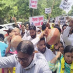 दिल्ली के कई इलाकों में 'पानी की किल्लत' को लेकर आम आदमी पार्टी का प्रदर्शन