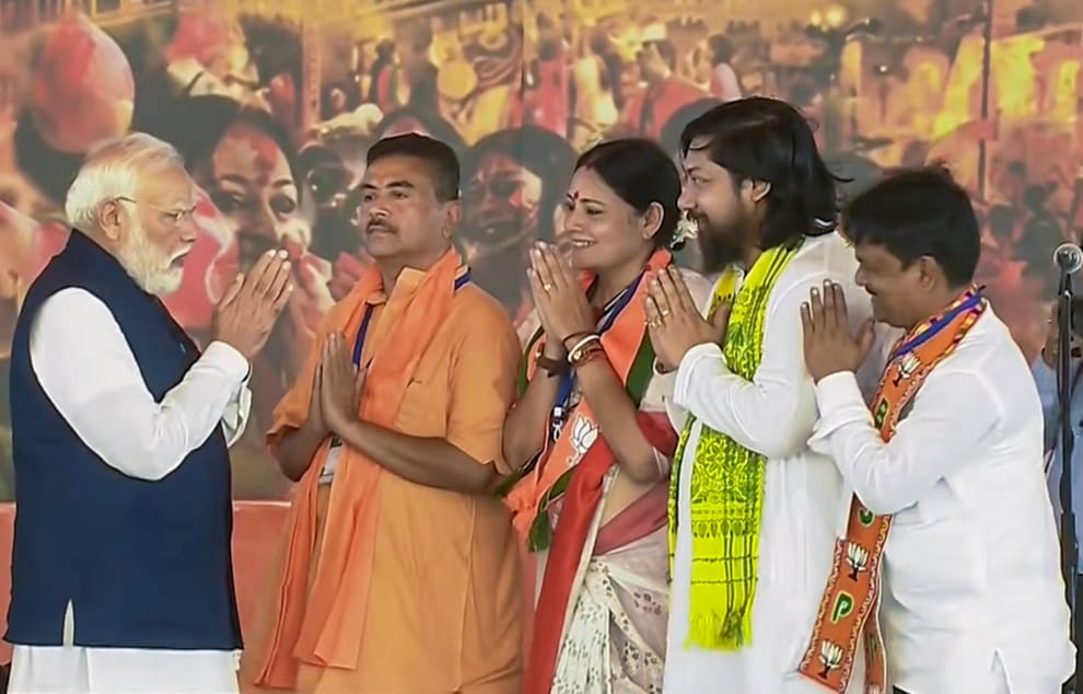 शुभेंदु बने सीएम-पांच मंत्रियों ने भी ली शपथ, बंगाल की जनता को PM मोदी का दंडवत प्रणाम