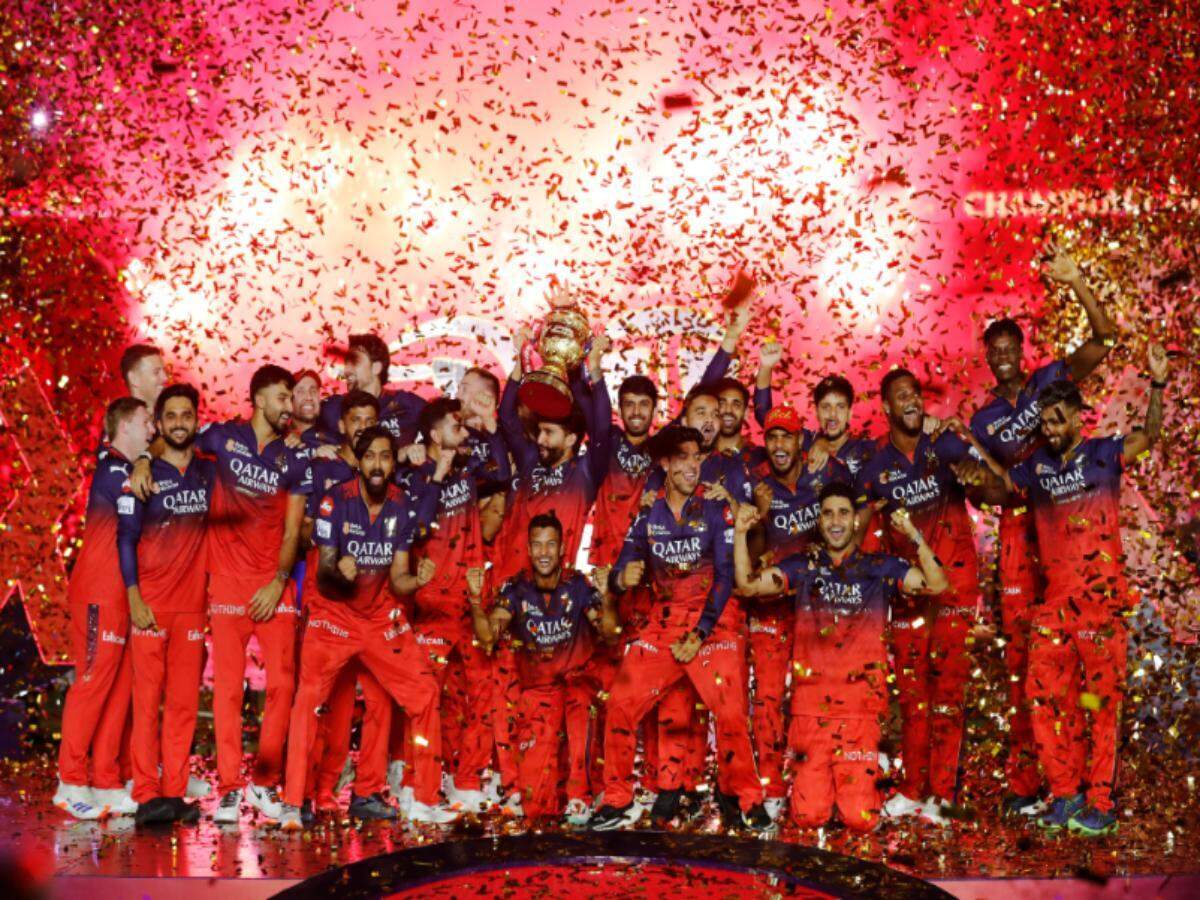 IPL 2026: आरसीबी ने पिछली बार से लिया सबक, बंगलूरू में नहीं निकलेगी विजय परेड; बंद दरवाजे के पीछे मनेगा जश्न