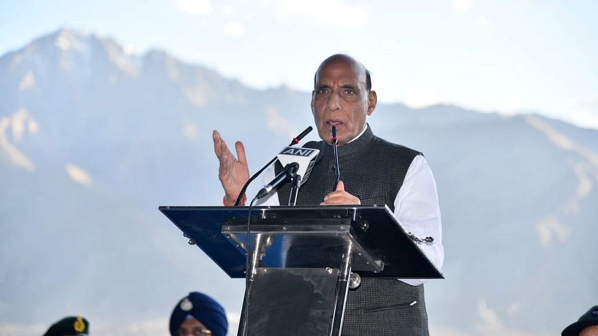 ‘अब युद्ध का चेहरा बदल चुका’; वायुसेना के नए योद्धाओं को रक्षा मंत्री ने दिया AAA का मंत्र
