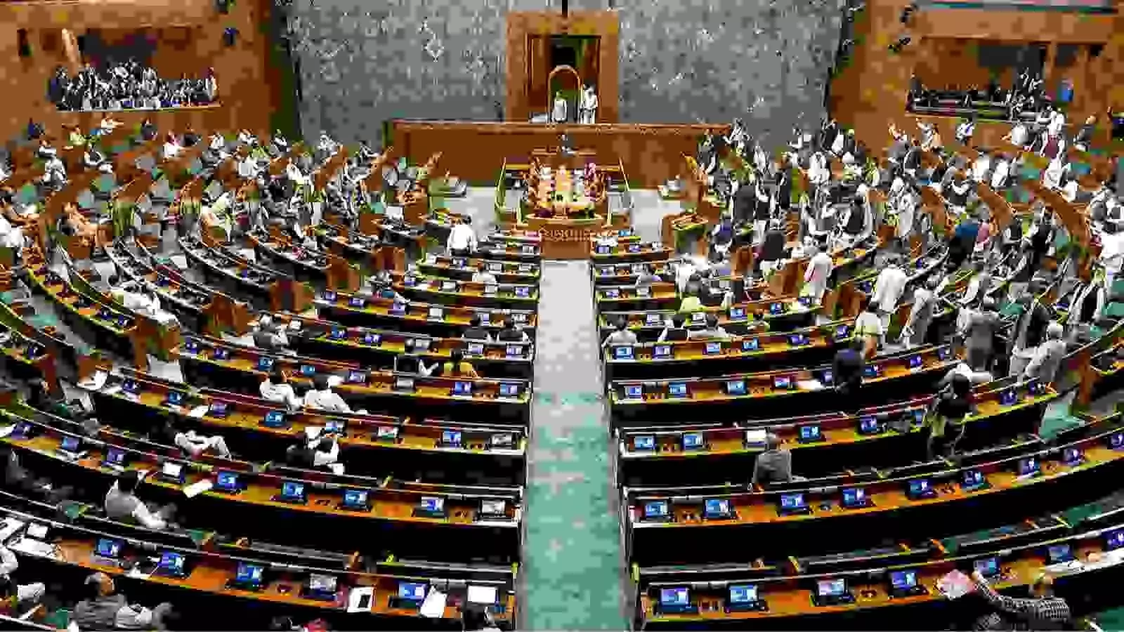 मानसून सत्र के पहले जोरदार हंगामा, लोकसभा और राज्यसभा स्थगित…