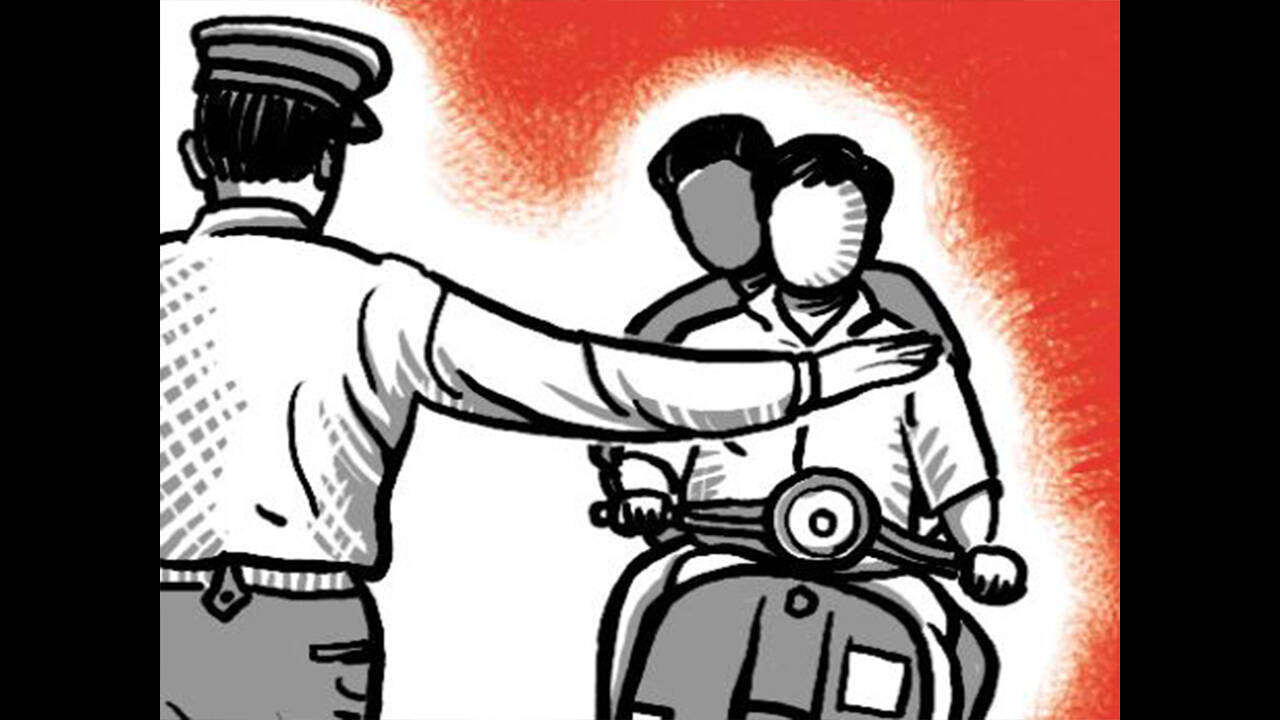 सड़क पर बाइक सवारों का हुड़दंग, पुलिसकर्मी ने रोका तो की पिटाई-गाड़ी भी तोड़ी; 14 गिरफ्तार
