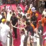 बंगाल: भारी बारिश के बीच शुभेंदु रथ यात्रा में शामिल हुए