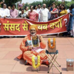मुश्किल में फंसे पप्पू यादव: मुकदमा दर्ज कराने पहुंचे संत, संसद में साधु बन चंदा चोरी का स्वांग रचना पड़ा भारी