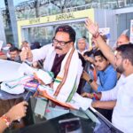 PCC : प्रदेश कांग्रेस प्रभारी सुखदेव भगत राजधानी पहुंचे, स्वागत को उमड़े नेता और कार्यकर्ता, विधायक दल की बैंठक में शामिल होंगे