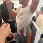 Flight or Fight : फ्लाइट के पायलट आपस में भिड़े, कॉकपिट में चले चाकू, दो घायल, 180 यात्री थे सवार, चीख-पुकार वाला वीडियो फोटो वायरल