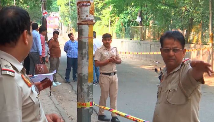 आस्था कुंज पार्क सामूहिक दुष्कर्म: आरोपी के मोबाइल में कई अश्लील वीडियो मिले, हथियार-निरोध भी बरामद, तलाश जारी