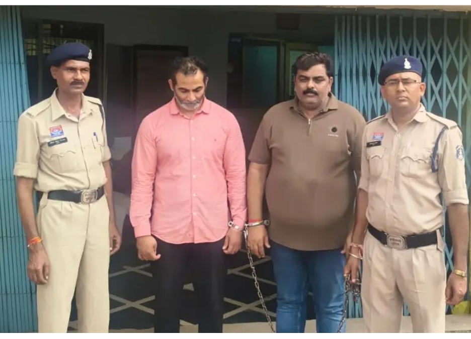 बड़ा खुलासा : करोड़ों की ‘ब्लैक करेंसी’ ठगी, अंतर्राज्यीय गिरोह के 2 और आरोपी गिरफ्तार…4 करोड़ से ज्यादा कैश सहित काला पेपर, कांच की प्लेट और डिजिटल सबूत जब्त