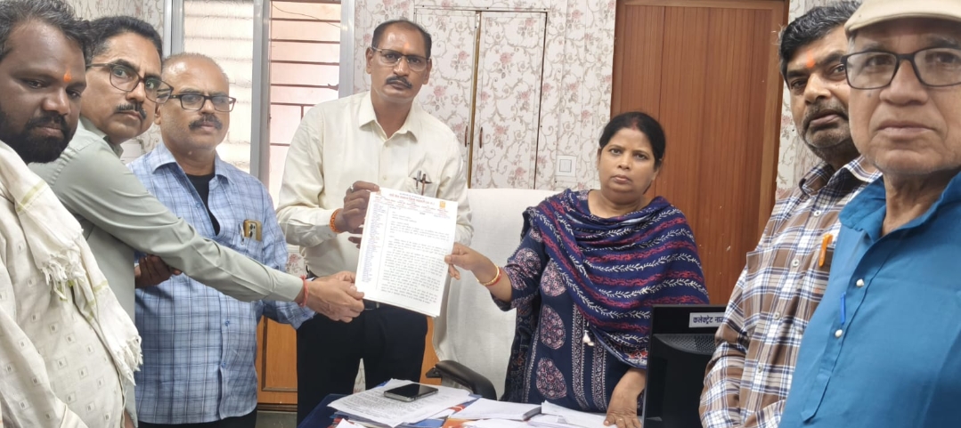 Breaking : लैब असिस्टेंट परीक्षा में आपत्तिजनक लोकोक्ति, सेन समाज भड़का, मुख्यमंत्री के नाम सौंपा ज्ञापन, व्यापम से स्पष्टीकरण देने की मांग