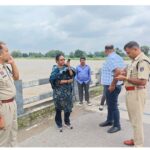 ब्रेकिंग : महानदी पुल से ग्रामीण ने लगाई छलांग, तलाश में जुटी नगर सेना और पुलिस की टीम, गोताखोर कर रहे हैं तलाश
