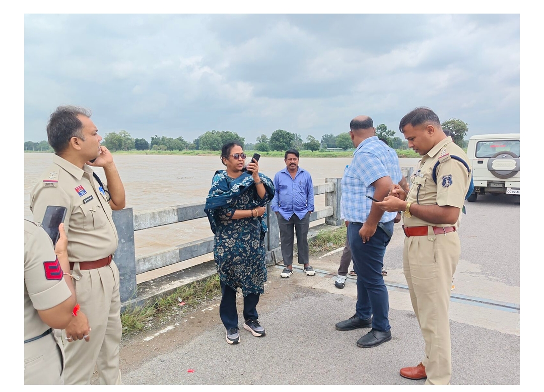 ब्रेकिंग : महानदी पुल से ग्रामीण ने लगाई छलांग, तलाश में जुटी नगर सेना और पुलिस की टीम, गोताखोर कर रहे हैं तलाश