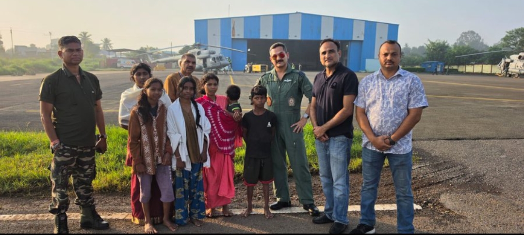 बस्तर में बाढ़ की तबाही : 300 बसाहटें प्रभावित, वायुसेना ने 12 नागरिकों को एयरलिफ्ट से सुरक्षित बचाया, नावों से 900 लोग रेस्क्यू हुए, 7300 नागरिक राहत शिविरों में शरणार्थी बने, देखिए वीडियो