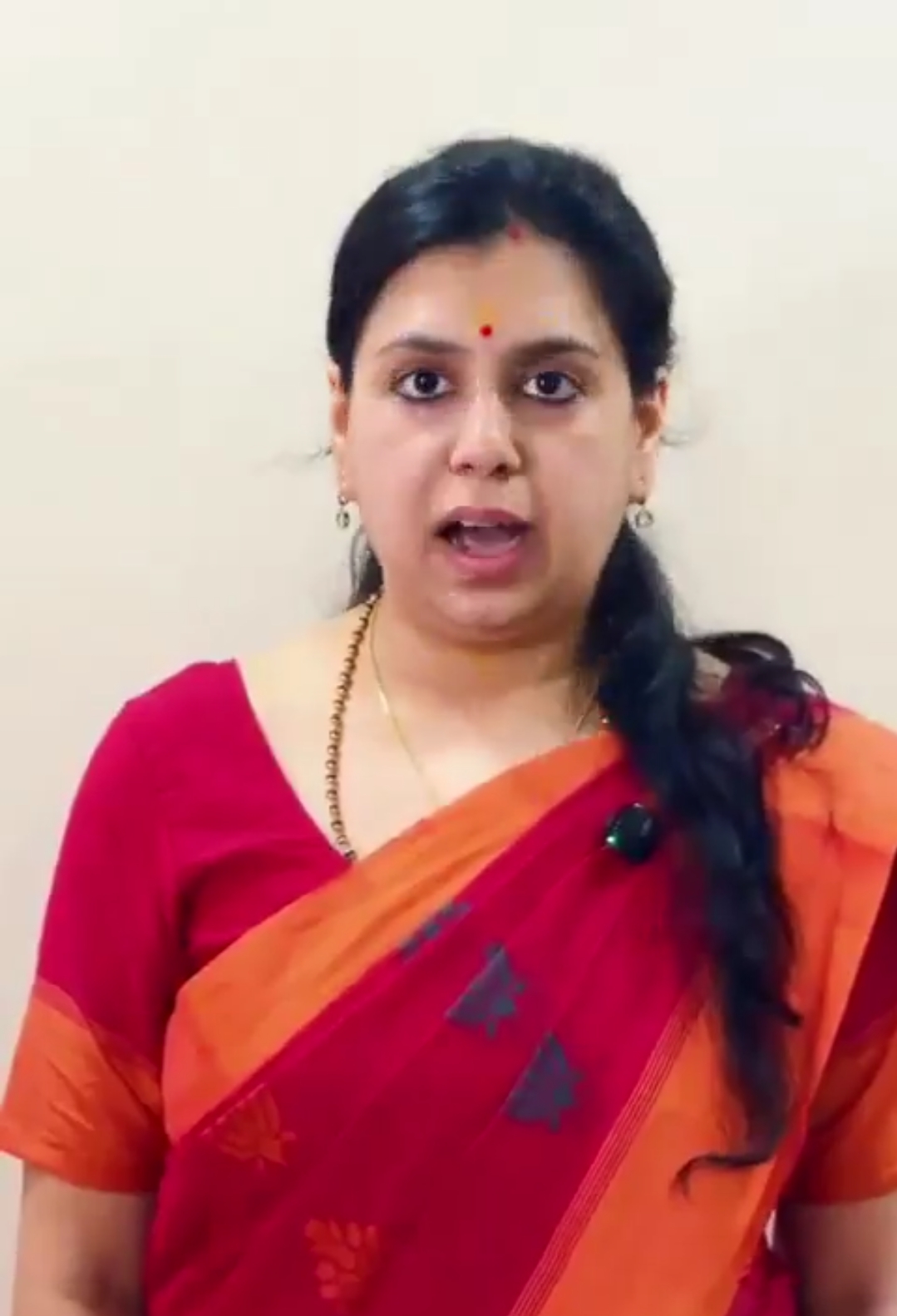 ViDEO : आईएएस से इस्तीफा देने वाली दिव्या मित्तल ने किया राजनीति में आने का ऐलान, वीडियो जारी कर कहा- डरूंगी नहीं, सवाल करूंगी। नारा दिया : चलिए हिसाब मांगते हैं