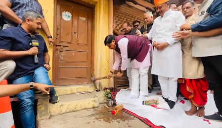 VIDEO : सीएम ने तोड़ा अपना ही घर, सिंहस्थ के चौड़ीकरण में व्यवधान बन रहा था, दूसरों के लिए दिखाया आदर्श, 9.80 करोड़ की लागत से 15 मीटर चौड़ा होगा मार्ग