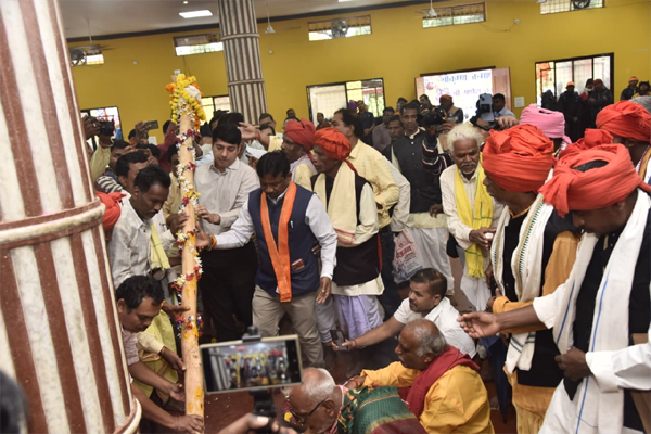 बस्तर दशहरा 2026 : श्रद्धा और उल्लास के साथ संपन्न हुई डेरी गड़ाई की रस्म, हल्दी उत्सव के साथ बंधी मांगलिक छटा