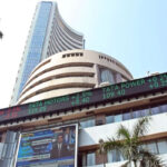 शेयर बाजार: सेंसेक्स 1100 अंक लुढ़का, निफ्टी 23000 से फिसला