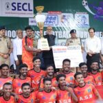 Navabharat All India Football फुटबाल का चैंपियन दल्ली राजहरा माइंस, तमिलनाडु पुलिस को 1-0 से दी शिकस्त, मैन आफ द सीरीज इशांत, राज्यपाल रमेन डेका ने बांटे पुरस्कार