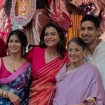 Navratri 2026: दुर्गा पूजा में काजोल और तनीषा मुखर्जी का लुक छाया, देशी लुक ने दिल जीत लिया…