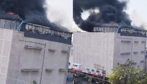 सिटी सेंटर मॉल के पास लगी भीषण आग, दमकल की दो गाड़ियां मौके पर