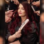 Peris fashion Week : हुश्न की मल्लिका ऐश्वर्या रॉय ने किया रैंप वॉक, हवा में उछाला चुंबन, देखिए वीडियो