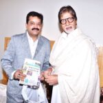 Amitabh Bachchan…और अमिताभ बच्चन बोल उठे, ‘नवभारत जब छोड़ेगा तब जाएंगे.. 2014 में रायपुर आए थे बिग बी, नवभारत-सेंट्रल क्रॉनिकल को दी थी विशेष भेंट