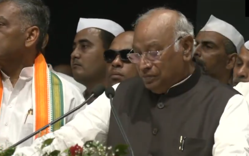 VIDEO  मोदी का बा*# भी जायेगा…कांग्रेस के राष्ट्रीय अध्यक्ष खरगे का विवादित बयान, आपत्ति करने वाले शख्स को कार्यकर्ताओं ने पीटा