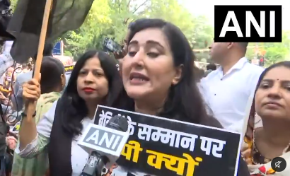 कांग्रेस सांसद पर यौन उत्पीड़न के आरोप, BJP महिला मोर्चा का जबरदस्त प्रदर्शन, 11 छात्राओं ने लगाए यौन उत्पीड़न के आरोप