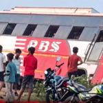Breaking खराब सड़क के कारण यात्री बस बिजली खंभे से जा टकराई, दो यात्री की मौत, सात से ज्यादा घायल