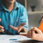 सोना, शेयर या फिक्स्ड इनकम? स्पेशलिस्ट से जानिए अगले 12–18 महीनों के लिए कहां दिख रहे मौके