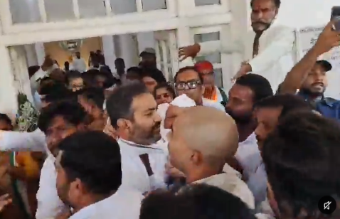 कांग्रेस दफ्तर बना अखाड़ा: अजय राय, ममता चौधरी के समर्थकों के बीच चले जूते, जमकर हंगामा, VIDEO