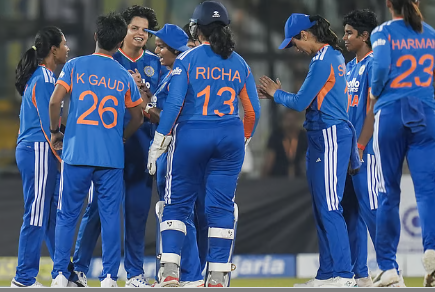 India Vs Zimbabwe Live Score : भारतीय महिला टीम ने जीता टॉस, जिम्बाब्वे के खिलाफ बल्लेबाजी का फैसला, जानिए दोनों टीमों को