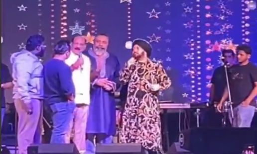 VIDEO पंजाबी सिंगर दिलेर मेहंदी की सार्वजनिक मंच पर बेइज्जती, फूटा कैबिनेट मंत्री का गुस्सा, बोले— बोल तो नही पा रहे, गाना क्या गाओगे