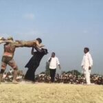 VIDEO : 4 बार पटकनी दी और महज 5 सेकेण्ड में जीत लिया दंगल का महामुकाबला…हजारों लोगों ने आंखें फाड़कर देखे दांवपेंच