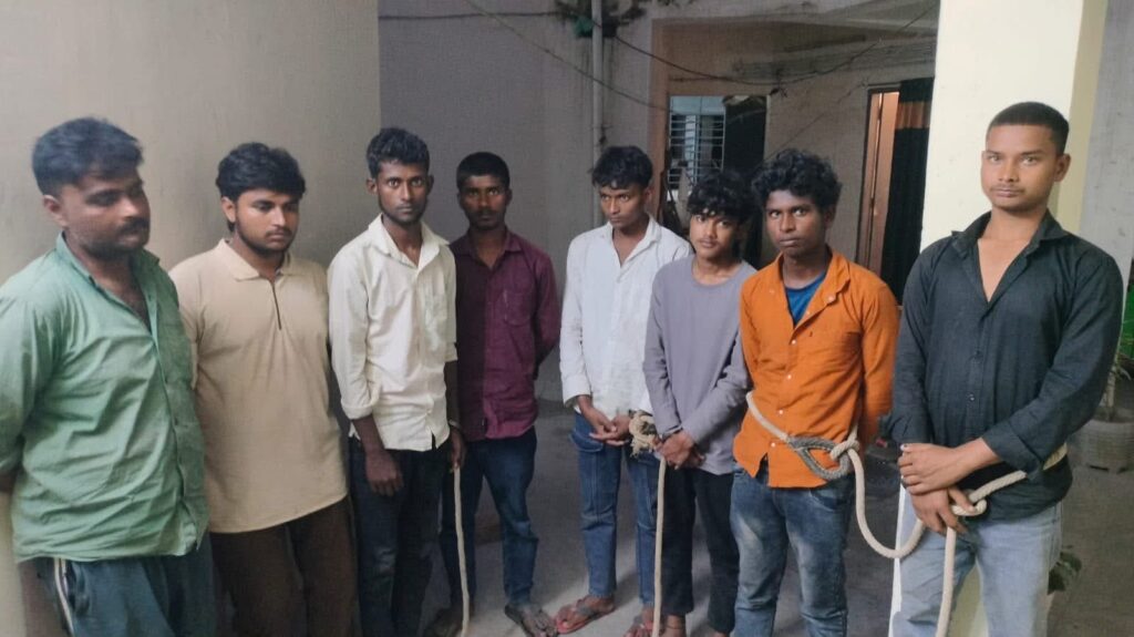 गैंगरेप :  नवरात्रि मनाकर लौट रही पत्नी से सामूहिक दुष्कर्म, पति से तीन हजार वसूले, सभी आठ आरोपी युवक गिरफतार