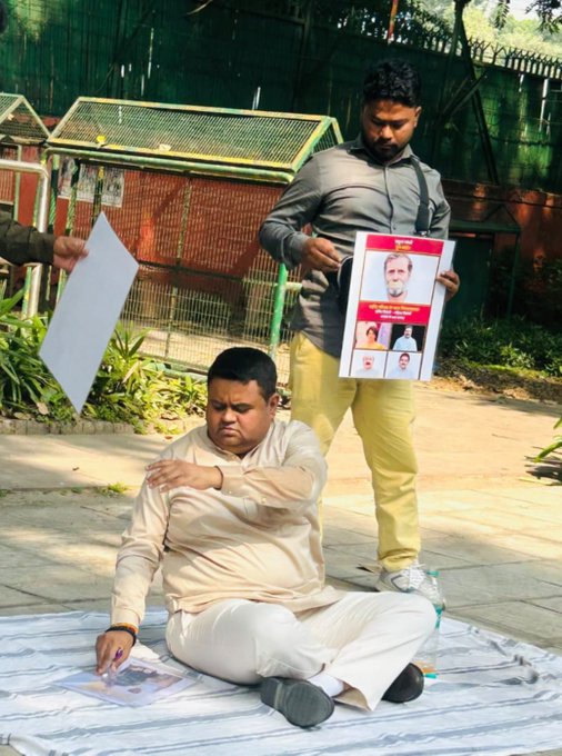 सनसनी : कांग्रेस नेता ने 10 जनपथ के बाहर दिया धरना, पत्नी को टिकट दिलाने 07 करोड़ देने का आरोप