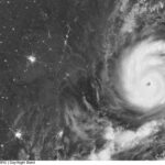 Cyclone Arnab LIVE: चक्रवात अर्नब का तांडव शुरू, चेन्नई के तट से टकराईं 18 मीटर ऊंची लहरें, उड़ानें रद्द, 90 से ज्यादा ट्रेनें कैंसिल और स्कूल-कॉलेज बंद..See Live Video