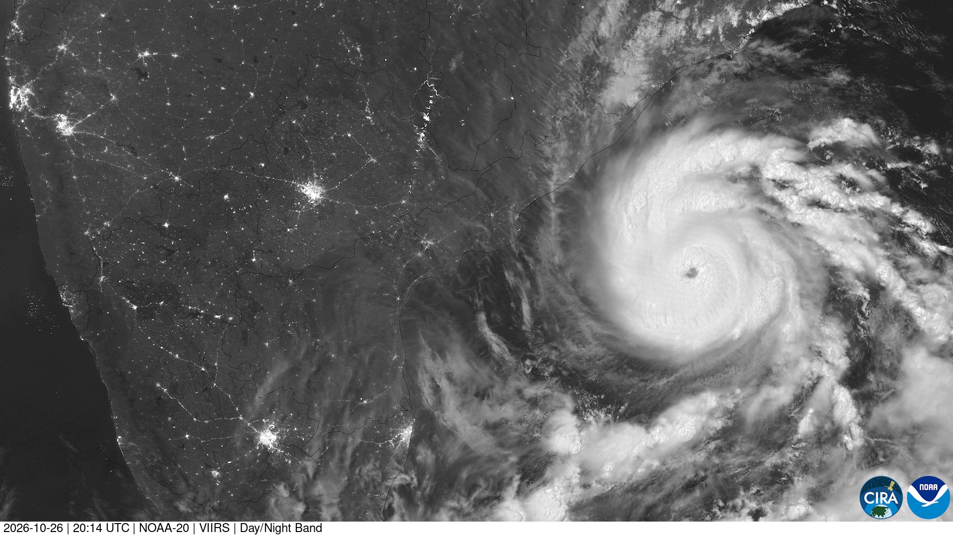 Cyclone Arnab LIVE: चक्रवात अर्नब का तांडव शुरू, चेन्नई के तट से टकराईं 18 मीटर ऊंची लहरें, उड़ानें रद्द, 90 से ज्यादा ट्रेनें कैंसिल और स्कूल-कॉलेज बंद..See Live Video