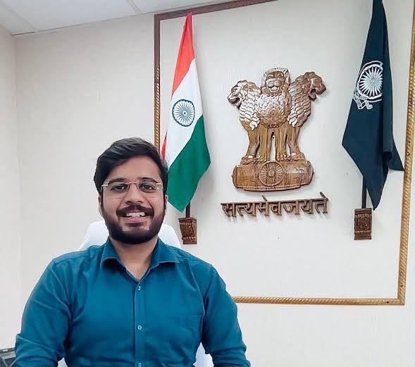 आईएएस और पुलिस अधिकारी के बीच हाथापाई…तीन अन्य पर एफआईआर दर्ज, क्या है आरोप?