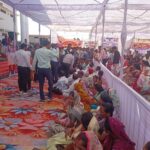 मंच से उतरकर जमीन पर जा बैठे दो दर्जन सरपंच, अफसरों पर अपमानित करने का आरोप, समझाइश के लिए कलेक्टर को आना पड़ा, जानिए विवाद